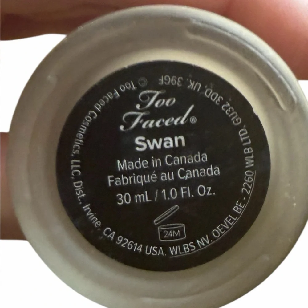 Too Faced Born This Way “SWAN” Undetectable Medium To Full Coverage Foundation